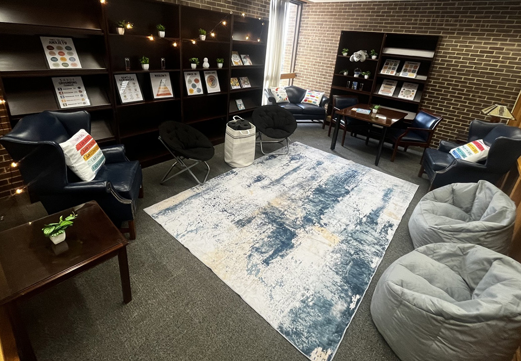 picture of Founders Memorial Library Huskie Relaxiation Station: a relaxing room with string lights and comfortable seating